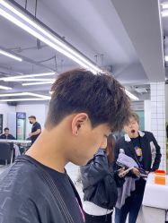 -宫铭烫发染发接发店