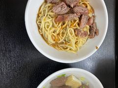 -松树干拌面店