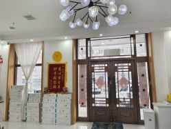 -靓芙泉专研痘痘肌