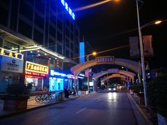 -湖滨路美食街