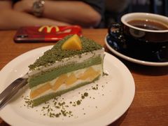 芒果抹茶奶油奶酥蛋糕-black rainbow coffee