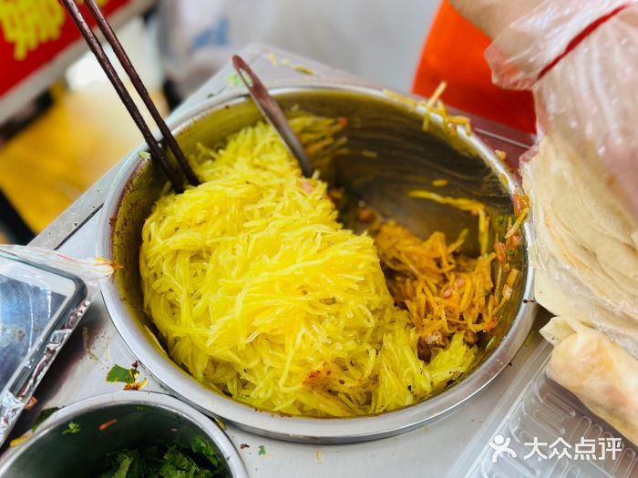 德信官方网站《许你一个安康》：传统与现代碰撞的美食传承之旅