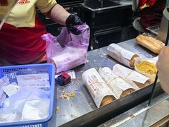 -Bánh Mì Huynh Hoa