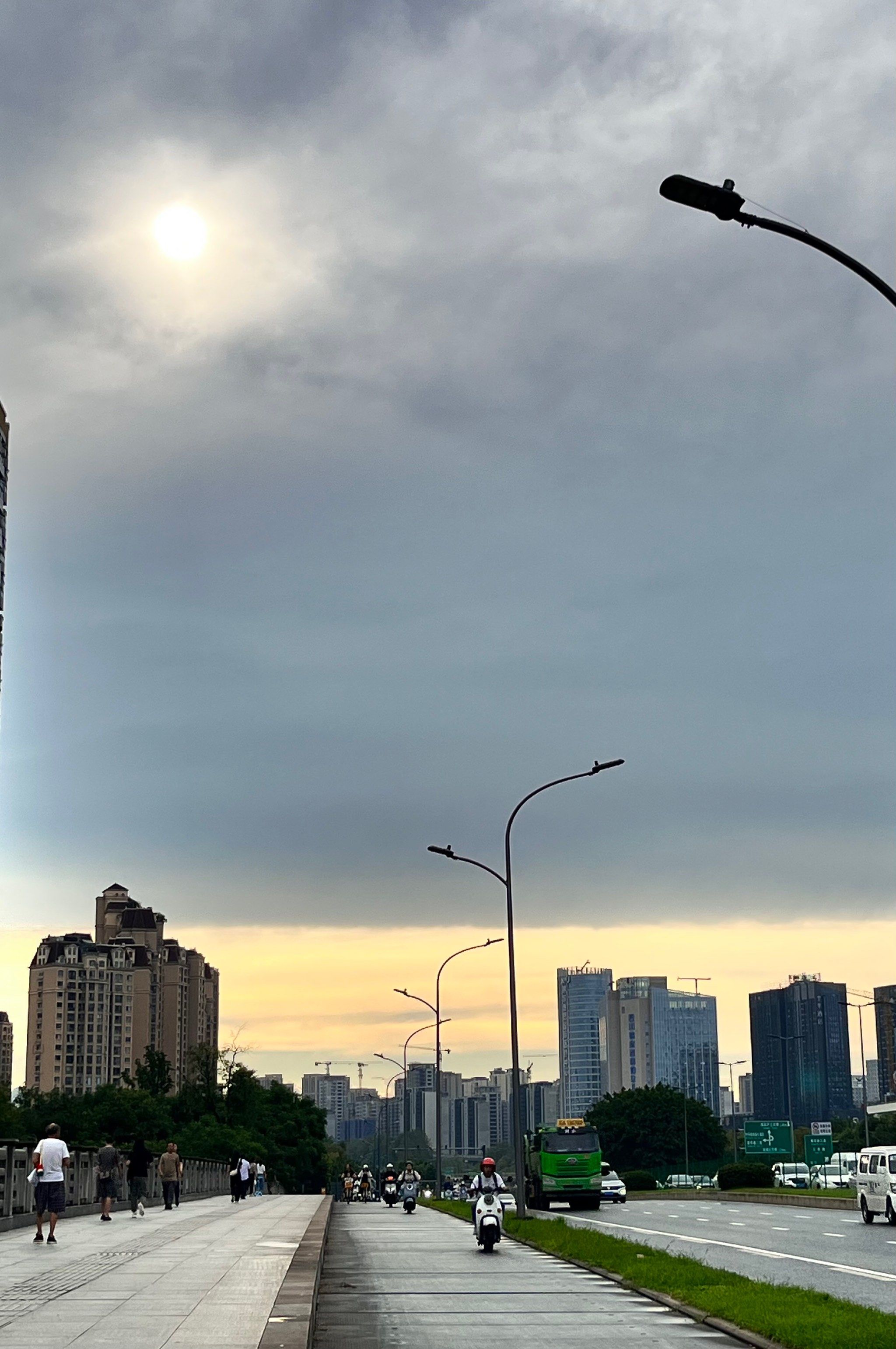 清晨的天空色彩斑斓