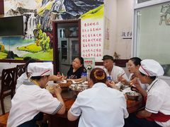 厨师和服务员终于可以休息一下了-双流兔头(成都金丝街总店)