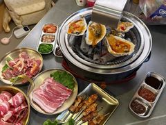 -围炉肉舍•炭烤活鳗•丹东海鲜烤肉(步行街店)