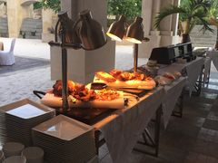 自助取餐区-三亚湾皇冠假日度假酒店·临风大堂酒廊