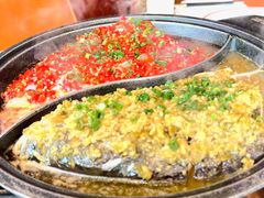 -阿瓦山寨·湘菜现炒·剁椒鱼头王(咸阳总店)