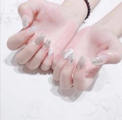 -朵拉定制美妆美甲