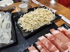 -果松木炭酸菜铜火锅·外婆参鸡汤