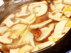 笋干鲜菌菌煲-咸亨酒店