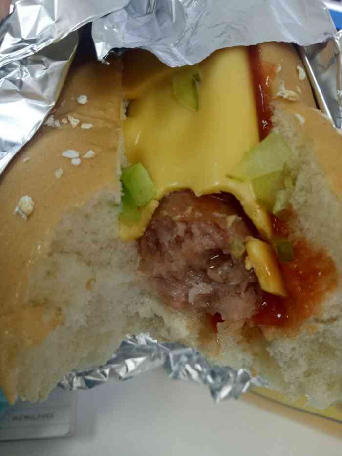 德希臣·芝士热狗(卧龙店)-"所有惊喜 总会不期而遇 心心念念的热狗.