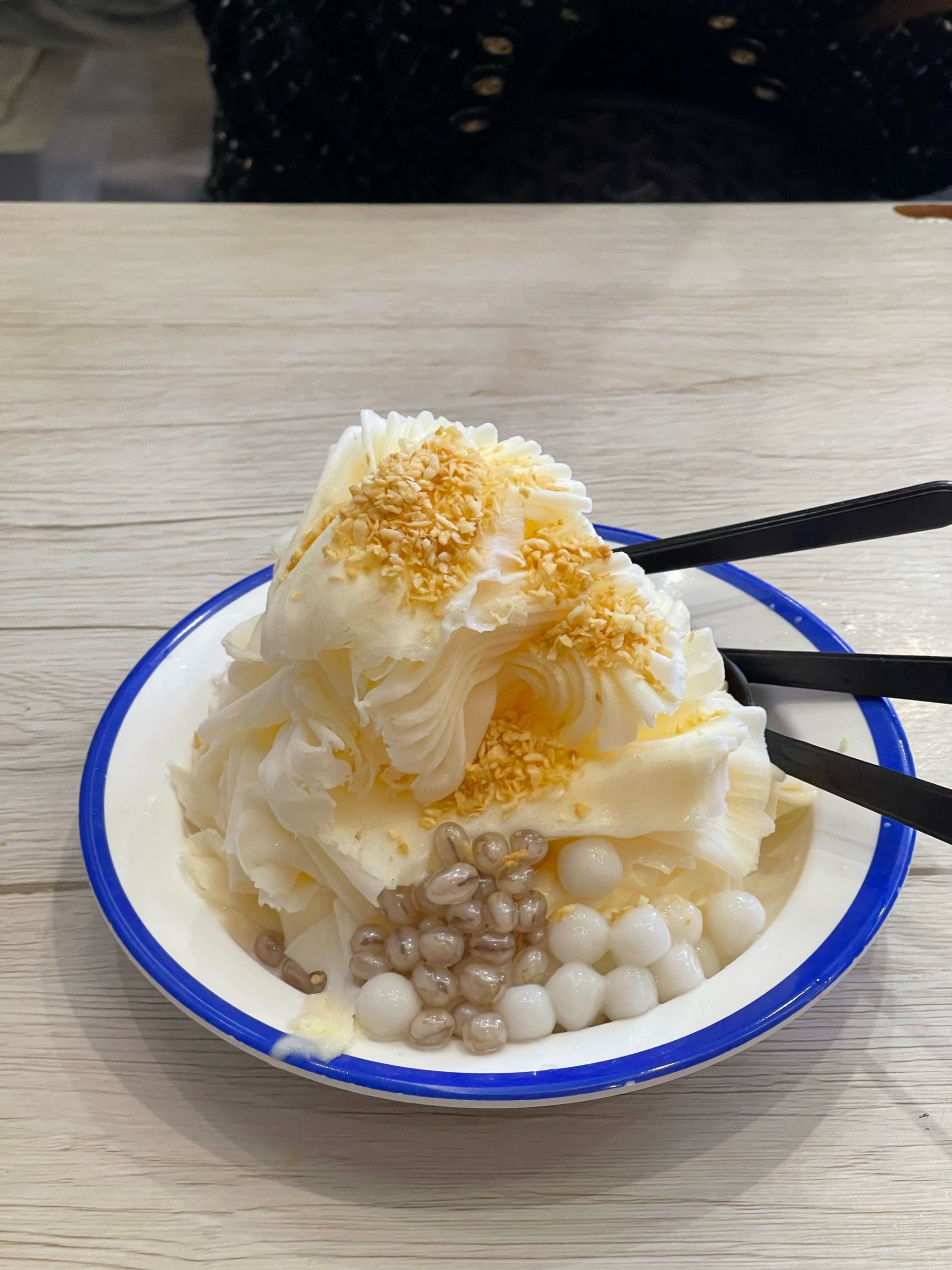 了一下这家店

「绵绵冰」
两次都点的峨眉雪 应该就是荔枝味的