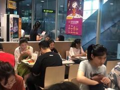 大堂-麦当劳(轻轨曹杨路店)