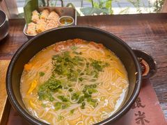 -银米·云南传统过桥米线(双廊黑金冠店)