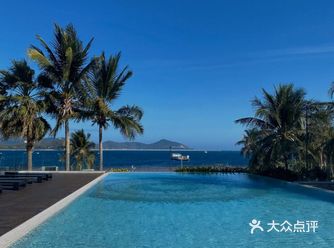 在靠近亚龙湾的山上，位置有点偏僻
