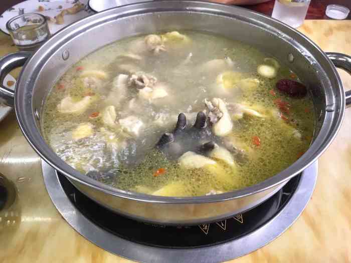 药膳光头鸡(泗杨路店)-"小区楼下的一家店,经常来吃,特别实惠量大.