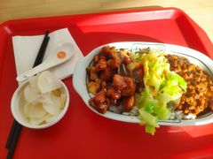 宫保鸡丁拼秘汁鸡排盖饭-和合谷(百荣店)