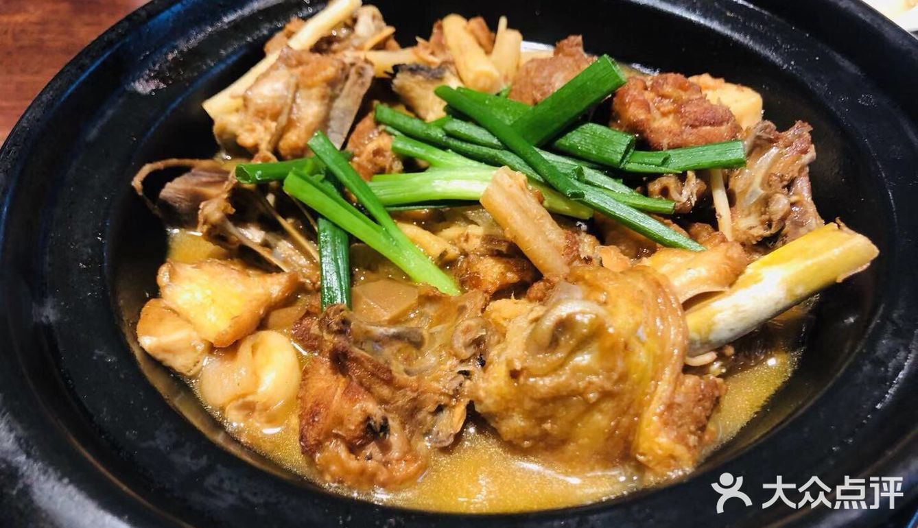 让人看着就流口水，各种小菜还特别美味