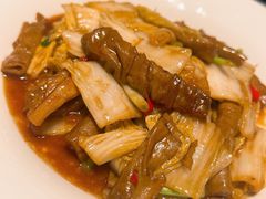 手捏酸白菜炒肠头-桂满陇·海市蜃楼·黑金(国金店)