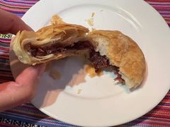 云南现烤鲜花饼-香巴拉云南餐厅(华莱坞店)