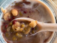 红绿豆莲子加鲜奶-百花传统甜品店(原址店)