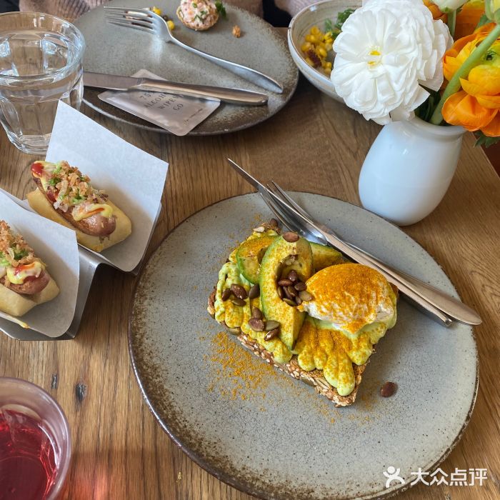 BOR Eatery(安福路店)牛油果吐司图片