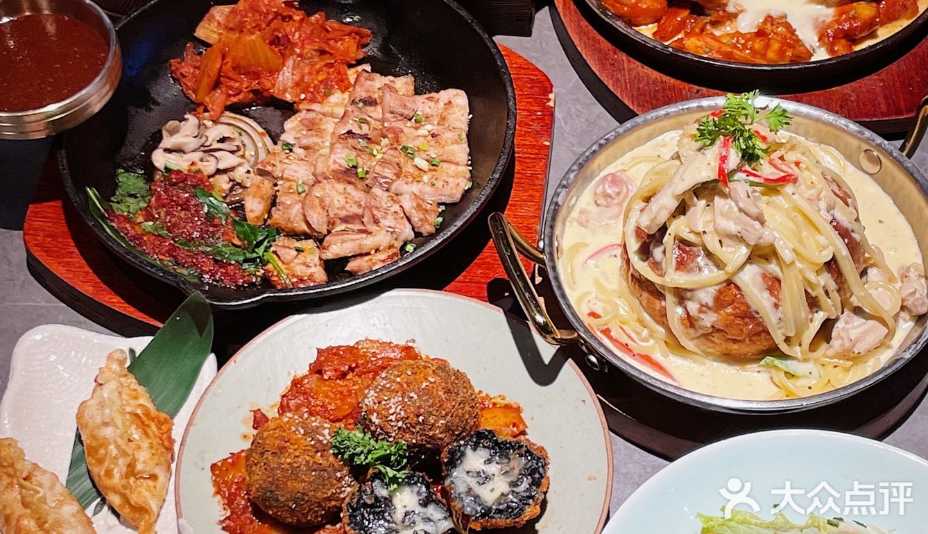 生吃一整只活章鱼⁉️杭州zui好吃韩料被我找到了‼️熔岩🐓好吃哭
