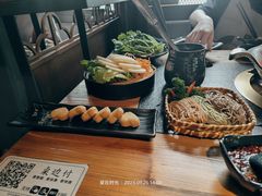 -湊湊火锅·茶憩(南京东路悦荟店)