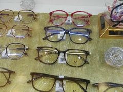 -MiRi眼镜连锁·蔡司·尼康控优点合作店(莘庄店)