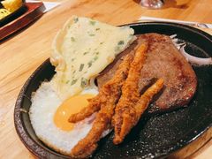 薄饼菲力牛排-月亮眼花园餐厅书吧酒吧