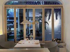 靠窗位-春树下·树屋花房西餐厅(罍街AS1980店)