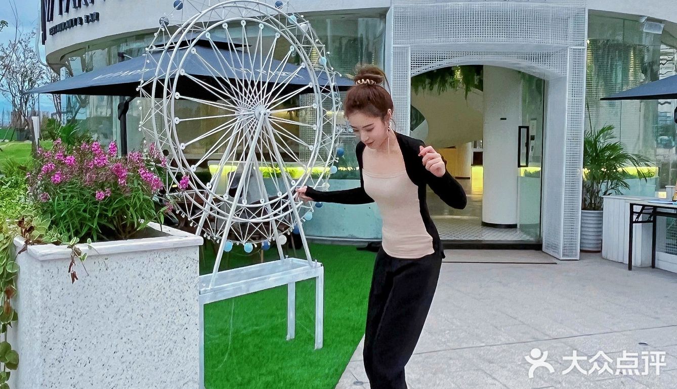 成都绝美露营西餐厅。眺望双子塔，拍照满分💯