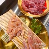 没有什么烦恼是一顿烤肉解决不了的，如果有那就两顿❗️