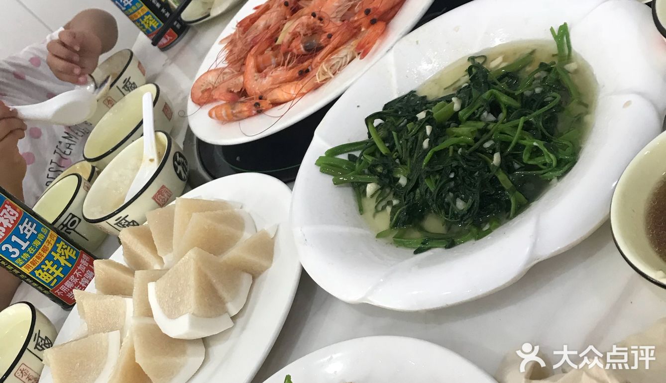 图片是299团购。阿姨忙前忙后问我们口味合不合适