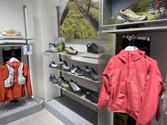 -SALOMON萨洛蒙(长沙国金街店)