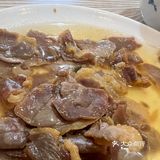 临别前在一起聚聚。这是玛御谷温泉小镇里的一家餐厅