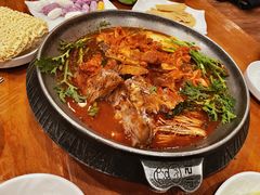土豆排骨火锅-喇喇排骨火锅·传统韩式脊骨汤(望京西园总店)