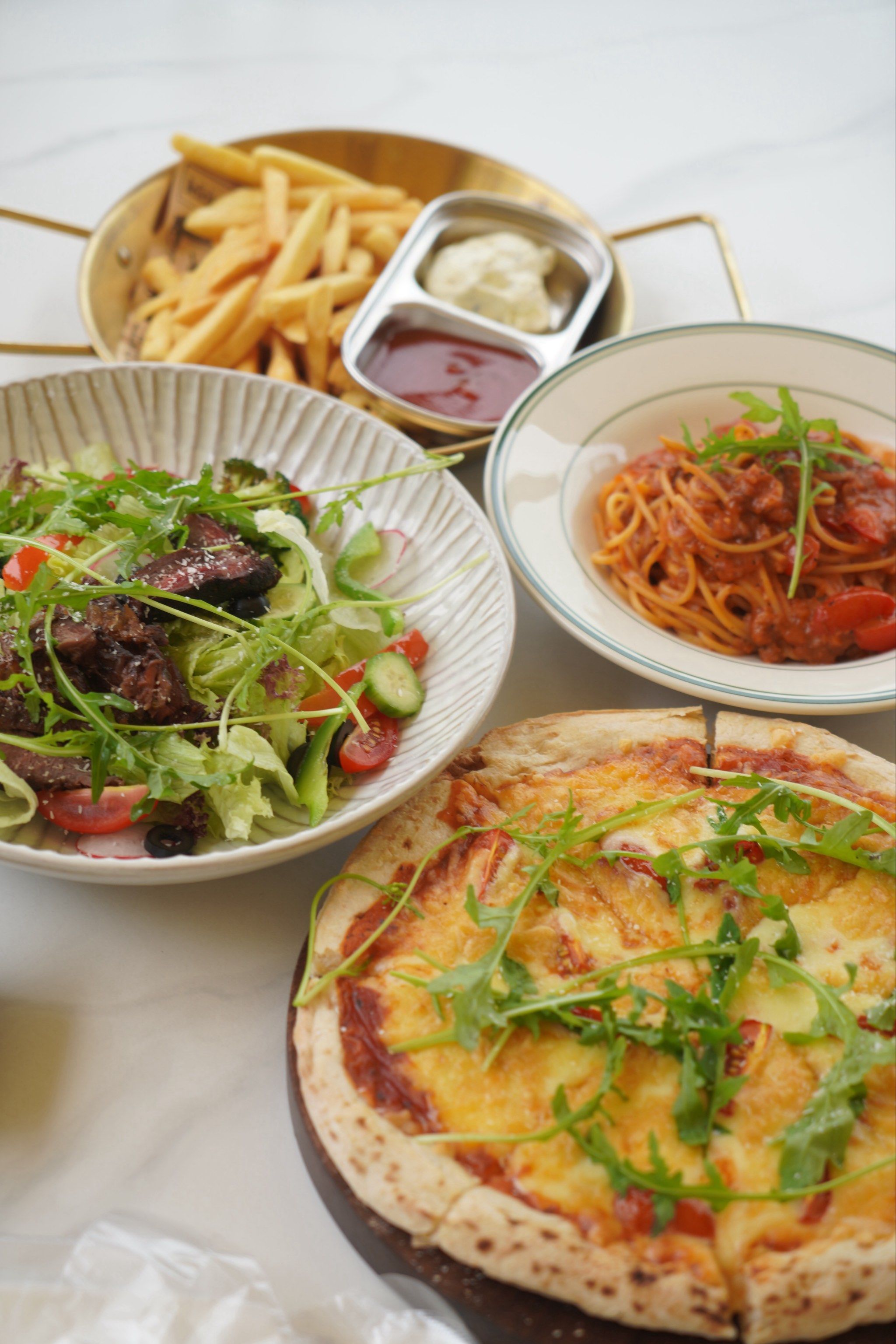 他们家是西式简餐,披萨意面都很在线,味道很不错的