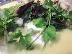 青椒紫苏煮鱼头-佬湘楼·27年湘菜(天河都市广场店)