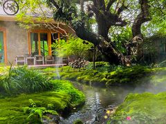 -Chom Cafe and Restaurant