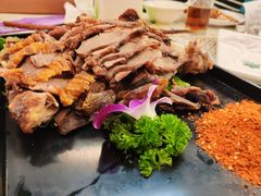 馕坑烤羊腿-阿拉丁新疆风味餐厅·清真(罗廊巷店)