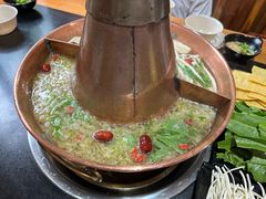 -果松木炭酸菜铜火锅·外婆参鸡汤