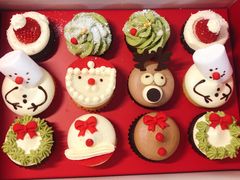 圣诞奇遇迷你12个装杯蛋糕礼盒-派悦坊·甜品·蛋糕(日坛店)