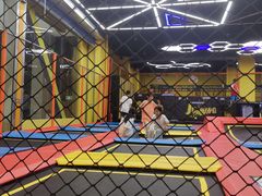 -爱蹦iBOON蹦床运动馆(江汉店)