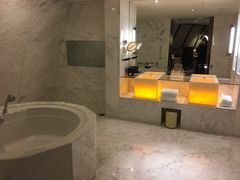 -上海滴水湖皇冠假日酒店