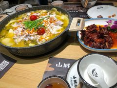 -山城外·非遗酸菜鱼(新都汇融店)