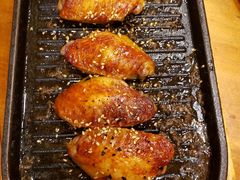 料理烤焦香翅中-老东镇啤酒屋海鲜加工·蒸汽海鲜·海鲜烧烤(台东店)