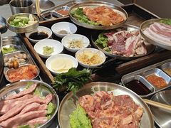 -围炉肉舍•炭烤活鳗•丹东海鲜烤肉(步行街店)