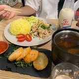 刚来的时候只有我们两个人，后来慢慢越来越多人